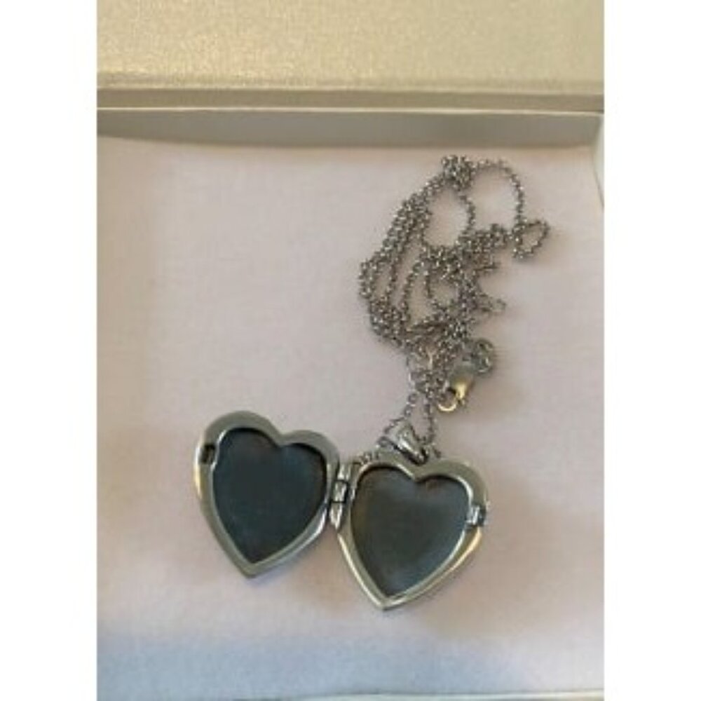 New Personalized Silver Locket Necklace That Holds Pictures Photo Keep Some - Picture 2 of 3